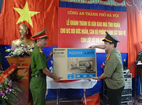 Khánh thành nhà tình nghĩa tặng gia đình liệt sỹ ảnh 5