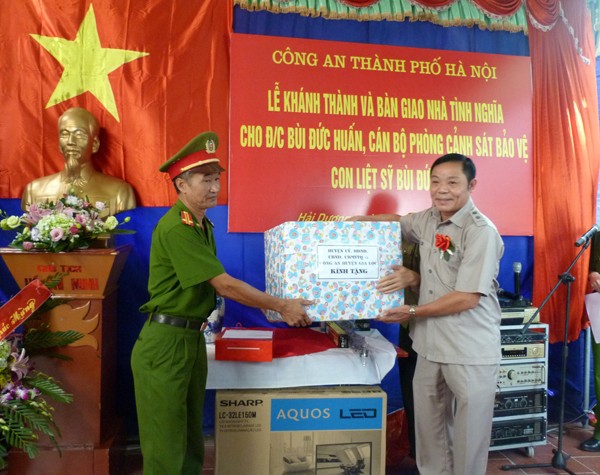 Khánh thành nhà tình nghĩa tặng gia đình liệt sỹ ảnh 4