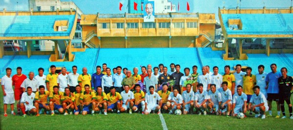 Trận giao hữu thắm tình đoàn kết của các cựu danh thủ ngành Công an ảnh 1