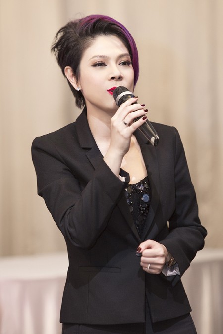 Thanh Thảo ăn diện gợi cảm làm MC ra mắt album cho ca sĩ Quang Dũng ảnh 4