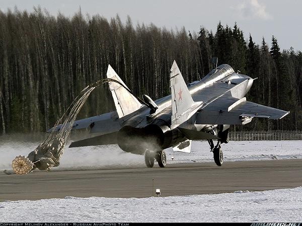Nga triển khai máy bay đánh chặn MiG-31 tại căn cứ không quân ở Bắc Cực ảnh 1