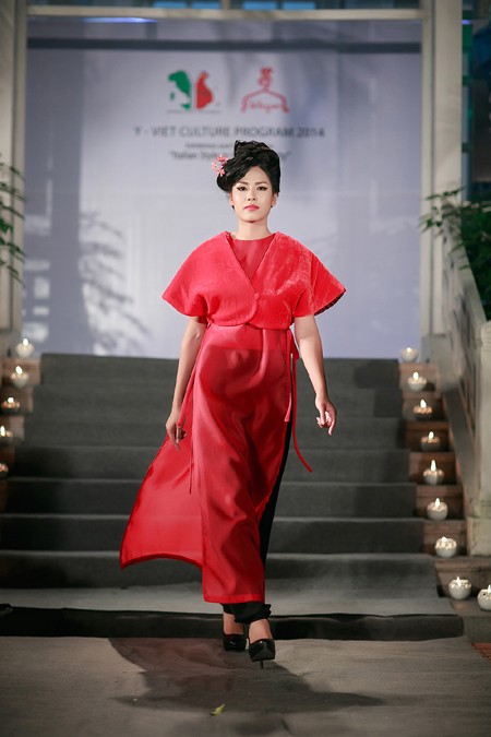 Hoa hậu Biển Nguyễn Thị Loan lộng lẫy với thời trang phong cách Ý ảnh 1