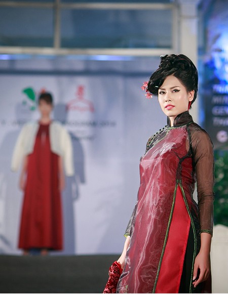 Hoa hậu Biển Nguyễn Thị Loan lộng lẫy với thời trang phong cách Ý ảnh 5