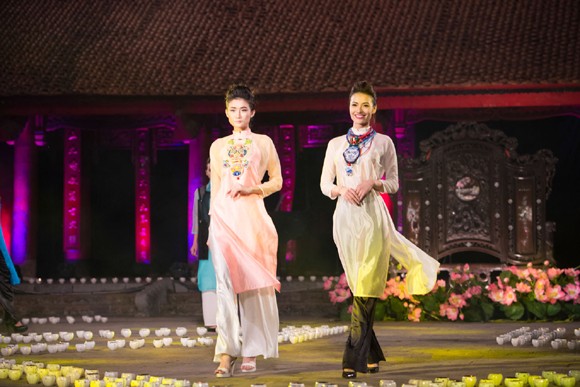 Hồng Quế mặc áo dài tuyệt đẹp là vedette trong đêm hội “Áo dài của chúng ta” ảnh 4