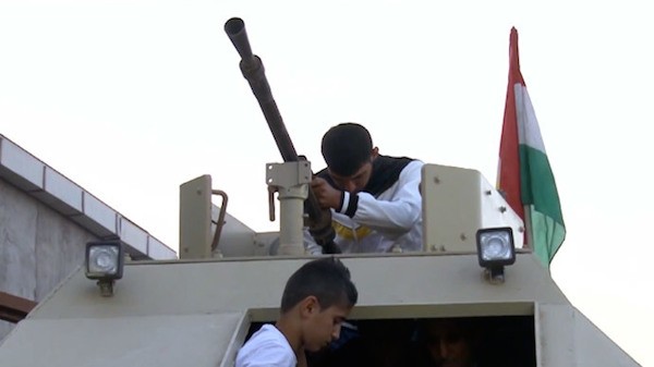 Người dân Iraq tự chế xe tăng giúp chính phủ chống Nhà nước Hồi giáo (IS) ảnh 2
