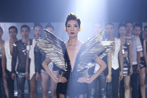 “Phù thuỷ” Xuân Lan phù phép 16 thí sinh Vietnam’s Next Top Model 2014 ảnh 1