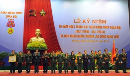 Ngân hàng TMCP Quân đội đón nhận Huân chương Lao động hạng Nhất ảnh 1
