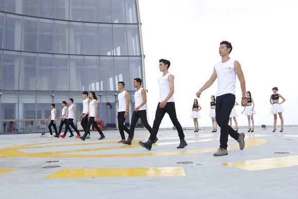 16 thí sinh người mẫu “ngợp” khi tập catwalk ở độ cao 191m ảnh 9