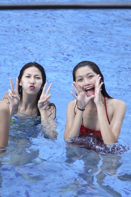 Top 14 Vietnam’s Next Top Model khoe dáng chuẩn tại hồ bơi ảnh 4