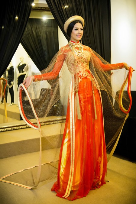 Cận cảnh bộ “Long vũ khúc” Nguyễn Thị Loan sẽ mặc tại Miss World ảnh 2