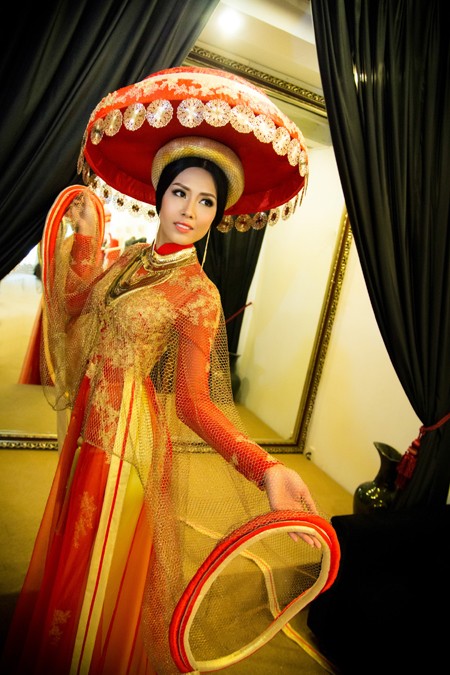 Cận cảnh bộ “Long vũ khúc” Nguyễn Thị Loan sẽ mặc tại Miss World ảnh 6