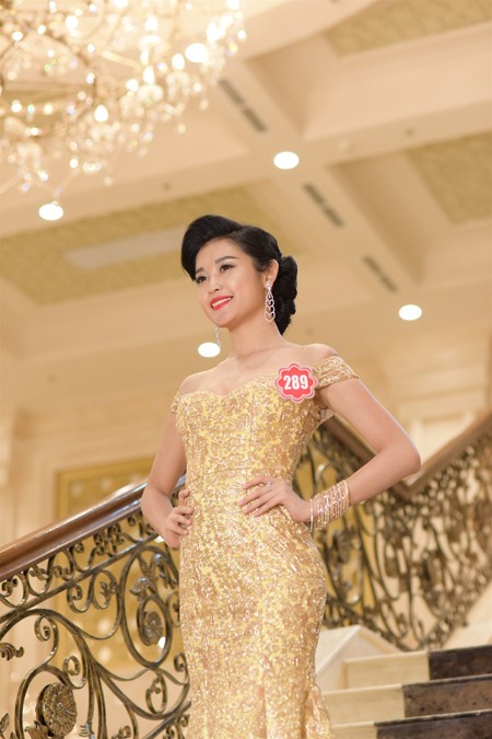 Thí sinh Hoa hậu Việt Nam 2014 lộng lẫy trong trang phục dạ hội ảnh 1