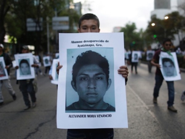 Mexico: Nạn nhân đầu tiên trong vụ 43 sinh viên bị sát hại được nhận dạng ảnh 1