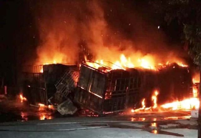 [AUDIO 10-4-2019] Tai nạn giao thông khiến hai ô tô bốc cháy dữ dội, hai người tử vong ảnh 1