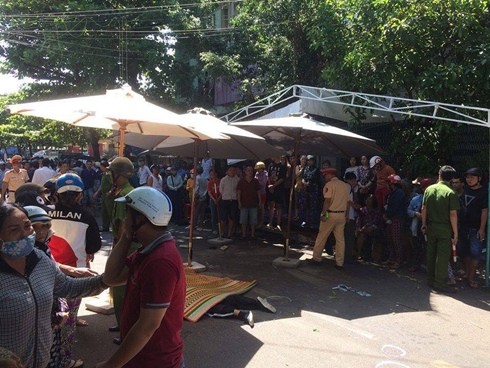 Bình Định: Xe ô tô đâm vào đám tang, nhiều người thương vong ảnh 3