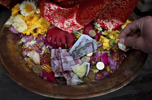 Kumari tại Nepal (1): Kỳ lạ vị nữ thần chân không chạm đất ảnh 5