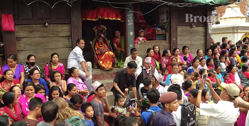 Kumari tại Nepal (1): Kỳ lạ vị nữ thần chân không chạm đất ảnh 4