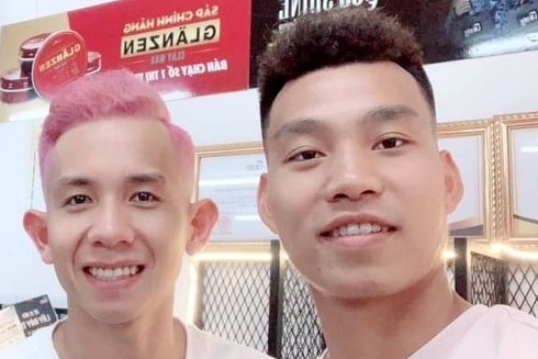 Văn Thanh, Hồng Duy nổi bật với kiểu tóc mới cực "chất" trước trận gặp Thái Lan ảnh 1