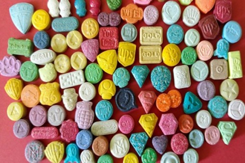 Thuốc lắc có hình thù "vô hại" như những viên kẹo sặc sỡ