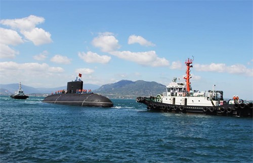 Hình ảnh tàu ngầm Kilo Việt Nam chào Xuân Ất Mùi ảnh 9