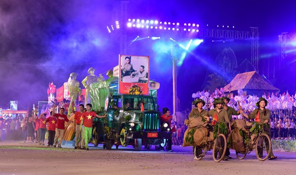 Ấn tượng đặc sắc lễ hội Trung thu Tuyên Quang 2015 ảnh 3