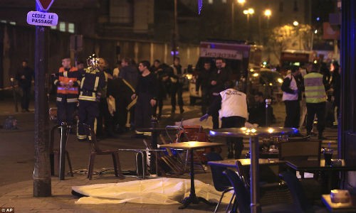 Tấn công khủng bố kinh hoàng ở Pháp: 40 người chết, 100 người bị bắt làm con tin ảnh 5
