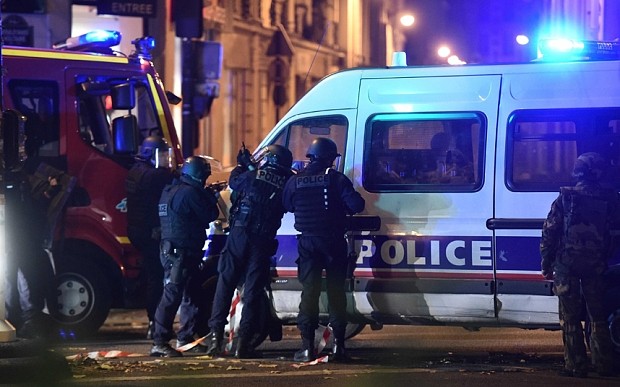 Tấn công khủng bố kinh hoàng ở Pháp: 40 người chết, 100 người bị bắt làm con tin ảnh 7
