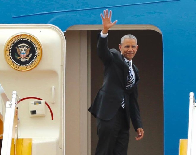 Tổng thống Obama chào tạm biệt Hà Nội, lên chuyên cơ bay đi TP Hồ Chí Minh ảnh 2