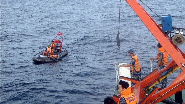 Tàu Trung Quốc phát hiện, bàn giao cho Việt Nam vật thể nghi của CASA-212 ảnh 1
