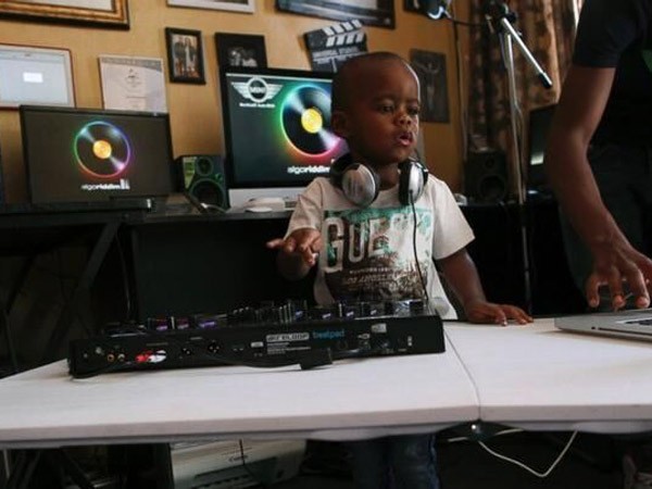 “Thần đồng DJ” 2 tuổi ảnh 1