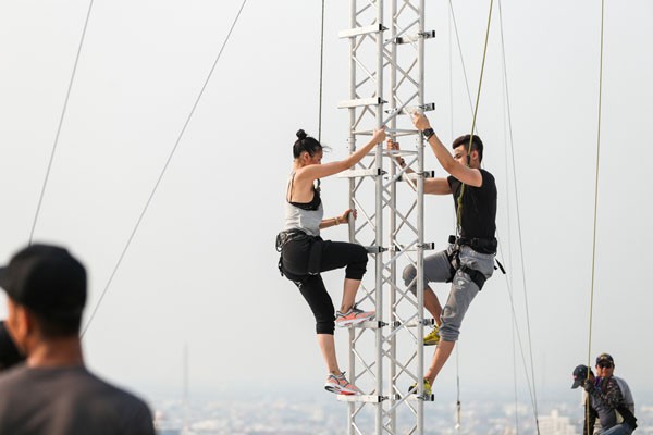Bị “bắt” trèo cao 20m, người mẫu Lily Nguyễn bật khóc nức nở ảnh 9