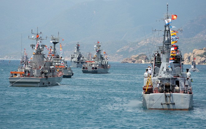 Hải quân Việt Nam phô diễn sức mạnh trên biển ảnh 12