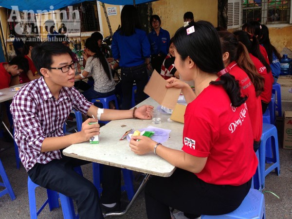 Hàng nghìn sinh viên háo hức tham gia Ngày hội Dòng máu Lạc Hồng ảnh 14