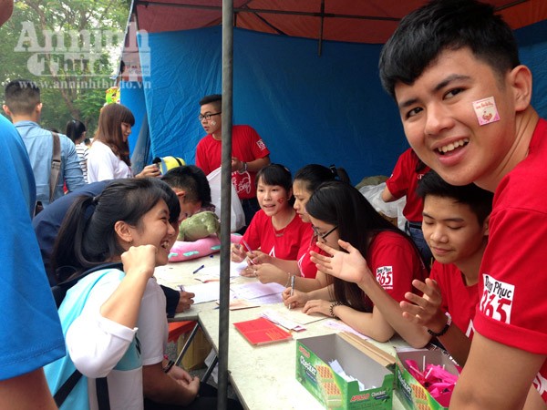 Hàng nghìn sinh viên háo hức tham gia Ngày hội Dòng máu Lạc Hồng ảnh 2