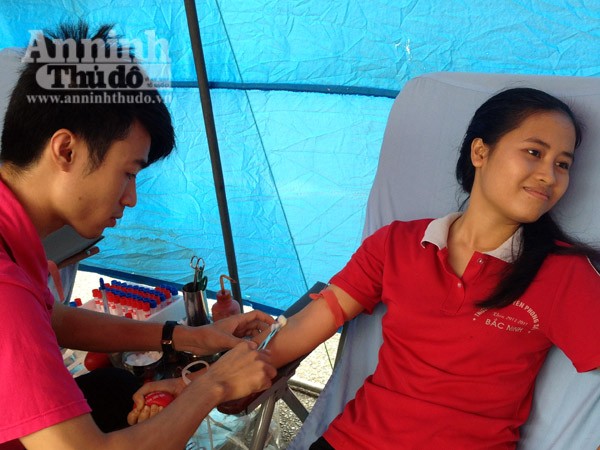Hàng nghìn sinh viên háo hức tham gia Ngày hội Dòng máu Lạc Hồng ảnh 9