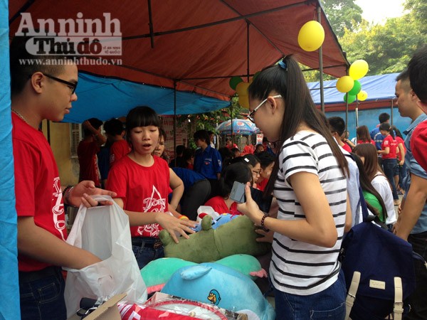 Hàng nghìn sinh viên háo hức tham gia Ngày hội Dòng máu Lạc Hồng ảnh 15