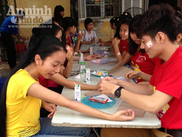 Hàng nghìn sinh viên háo hức tham gia Ngày hội Dòng máu Lạc Hồng ảnh 13