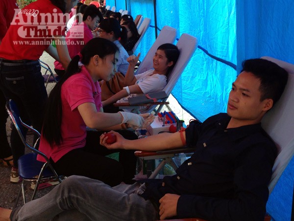 Hàng nghìn sinh viên háo hức tham gia Ngày hội Dòng máu Lạc Hồng ảnh 12