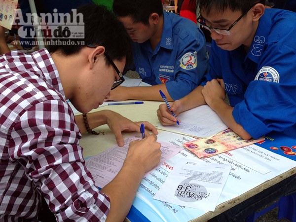 Hàng nghìn sinh viên háo hức tham gia Ngày hội Dòng máu Lạc Hồng ảnh 7