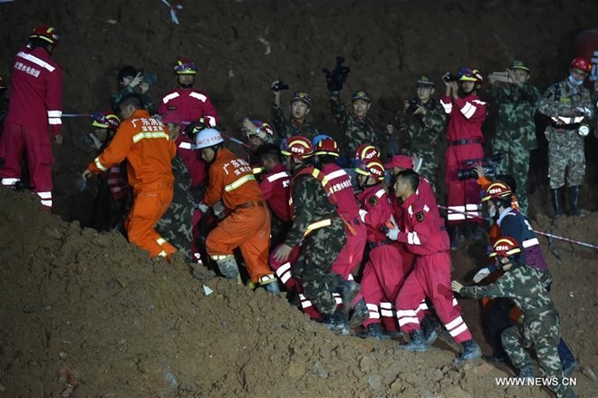 Vụ lở đất ở Trung Quốc: Sống sót "thần kỳ" sau 3 ngày bị vùi lấp trong đống đổ nát ảnh 8