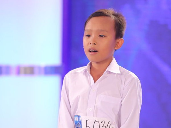 Cậu bé "hát đám cưới" gây xúc động mạnh trên sân khấu Vietnam Idol kids ảnh 1