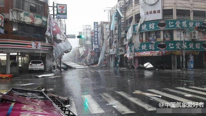 Đài Loan hoang tàn sau khi siêu bão Nepartak quét qua ảnh 1