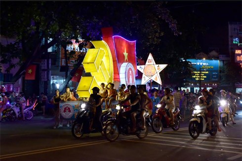 Rực rỡ đêm hội Trung thu lớn nhất Việt Nam ảnh 10