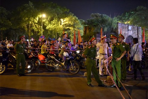 Rực rỡ đêm hội Trung thu lớn nhất Việt Nam ảnh 13