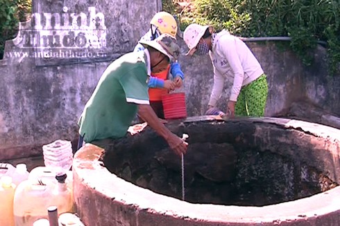 Người dân huyện đảo Lý Sơn (Quảng Ngãi) sử dụng nước giếng phục vụ cho sinh hoạt