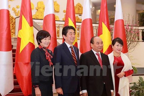 Thủ tướng Nguyễn Xuân Phúc và ông Abe có cuộc hội đàm chính thức ảnh 2