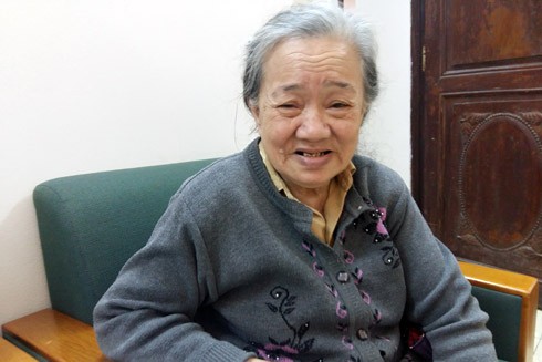 Cụ bà 84 tuổi "bắt" xe ôm đến báo ANTĐ ủng hộ tiền cho bệnh nhi ung thư ảnh 1