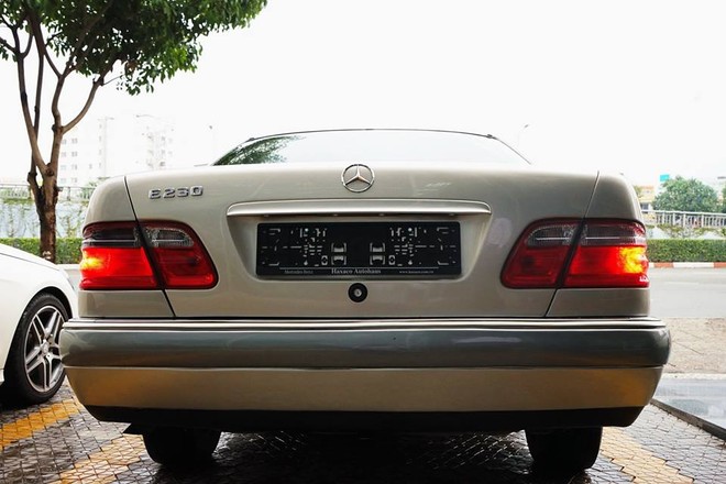 "Soi" chi tiết Mercedes-Benz E230 nội, 19 tuổi, chạy 36 vạn km vẫn "ngon" ảnh 4