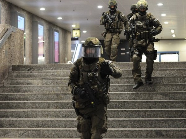 Tấn công khủng bố ở trung tâm mua sắm Munich, ít nhất 10 người chết ảnh 1