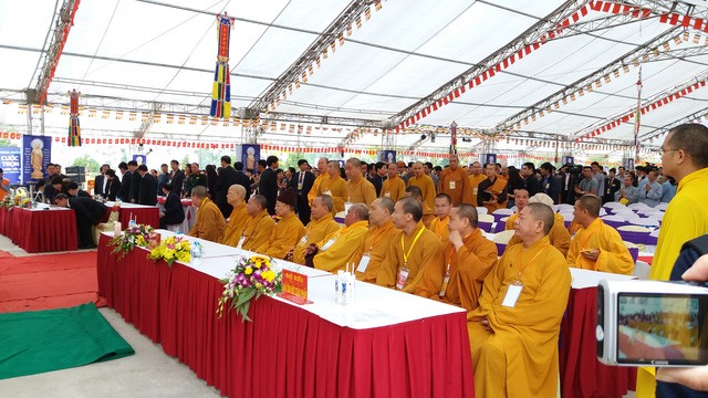  Đại diện Trung ương Giáo hội Phật giáo cùng Giáo hội Phật giáo địa phương, lãnh đạo Bộ GTVT, lãnh đạo tỉnh Quảng Ninh tham dự Đại lễ. 